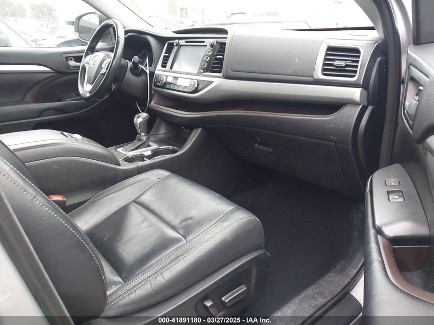 VIN 5TDKZRFH5HS512085 2017 TOYOTA HIGHLANDER XLE