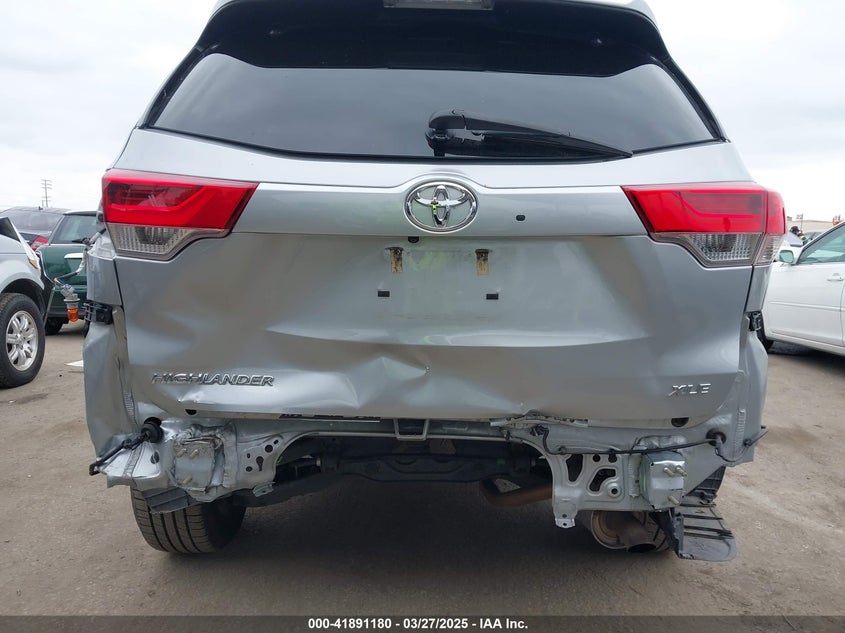 VIN 5TDKZRFH5HS512085 2017 TOYOTA HIGHLANDER XLE