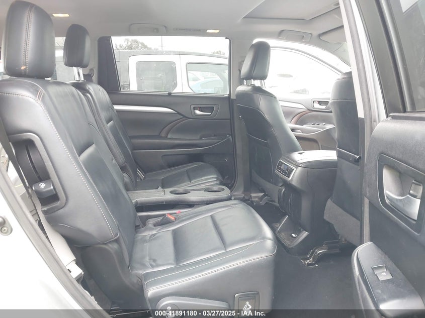 VIN 5TDKZRFH5HS512085 2017 TOYOTA HIGHLANDER XLE
