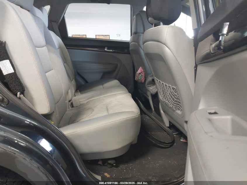 2011 Kia Sorento Lx VIN: 5XYKT4A12BG127151 Lot: 41891186