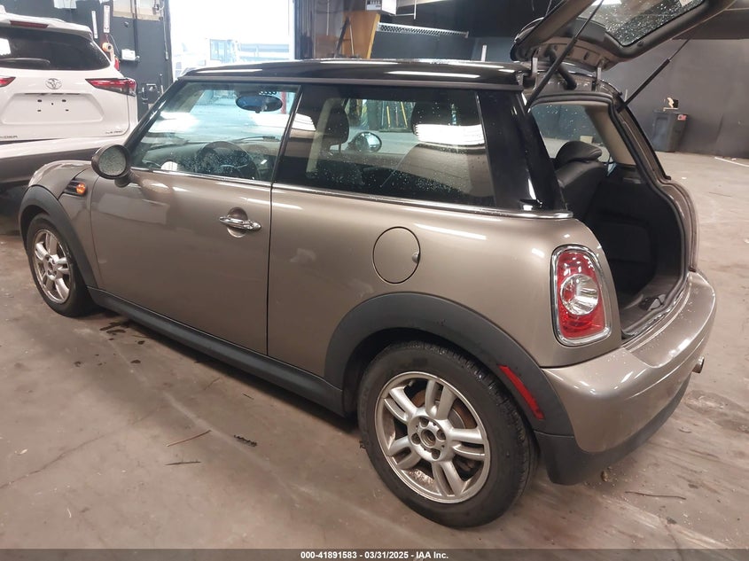 2013 MINI HARDTOP VIN: WMWSU3C55DT679450
