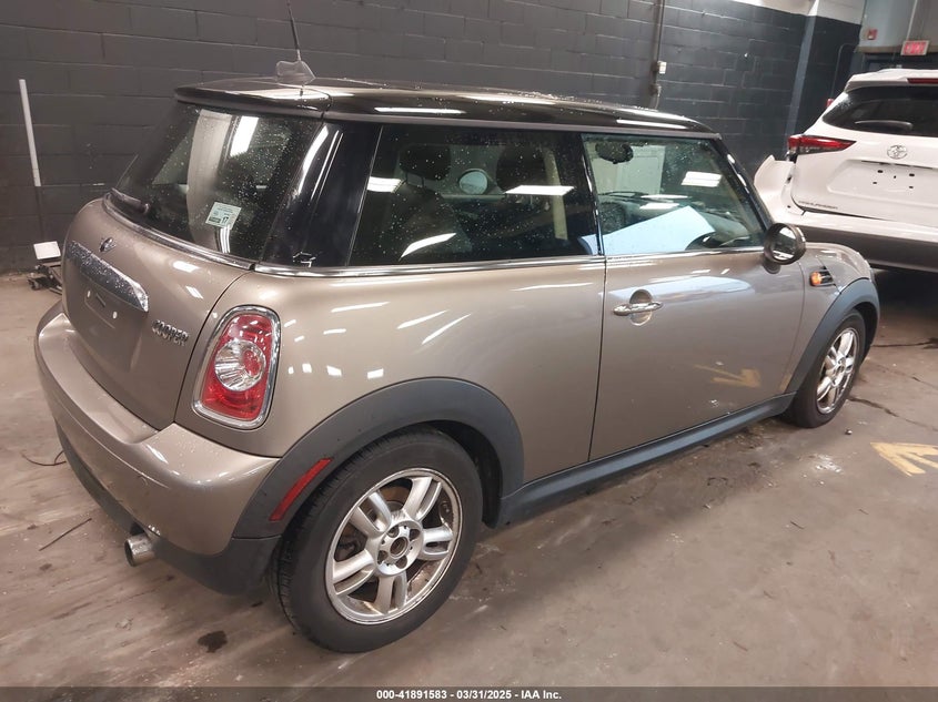 2013 MINI HARDTOP VIN: WMWSU3C55DT679450