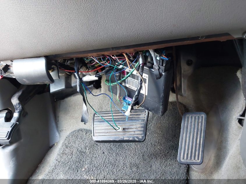 2004 Chevrolet Tahoe Lt VIN: 1GNEC13ZX4J300875 Lot: 41894369