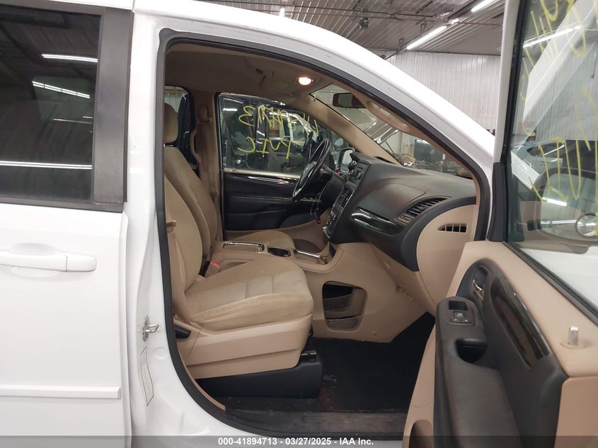 2016 DODGE GRAND CARAVAN VIN: 2C4RDGCG2GR273602