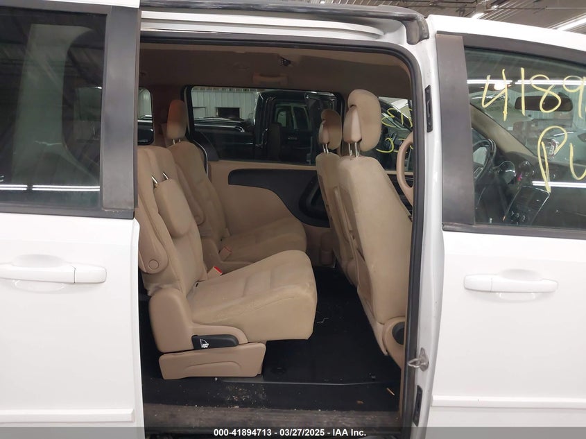 2016 DODGE GRAND CARAVAN VIN: 2C4RDGCG2GR273602