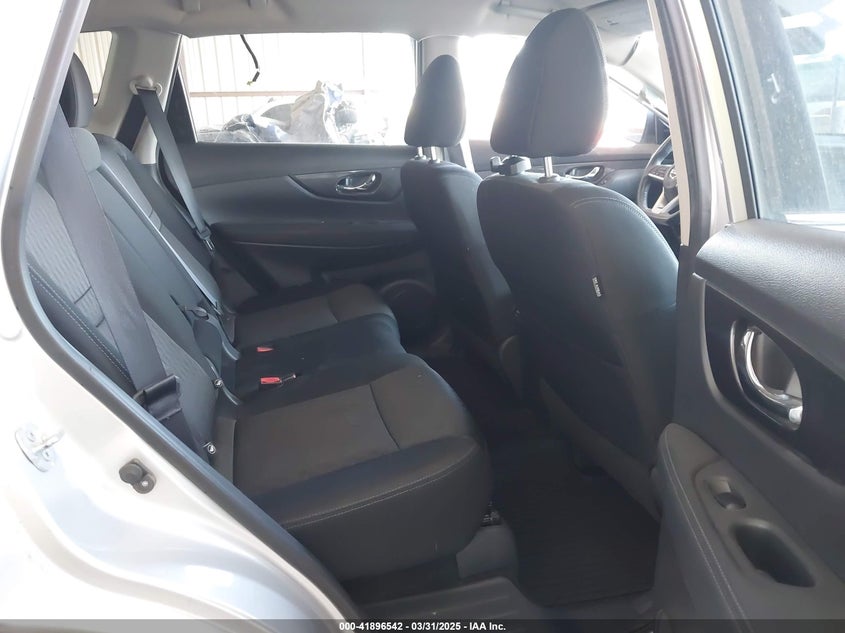 2017 NISSAN ROGUE VIN: KNMAT2MT4HP550008