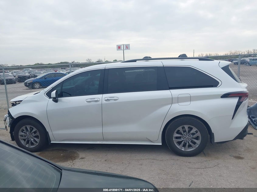 2025 TOYOTA SIENNA VIN: 5TDYRKECXSS230300