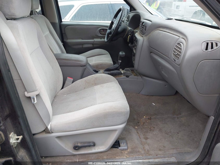 2009 CHEVROLET TRAILBLAZER VIN: 1GNDT33S892125280