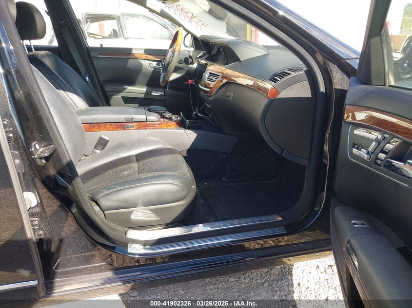 2007 MERCEDES-BENZ S 550 VIN: WDDNG71XX7A052820