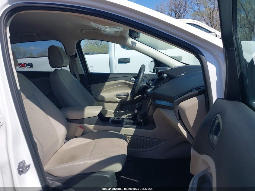 VIN 1FMCU9GD4HUB42737 2017 FORD ESCAPE SE