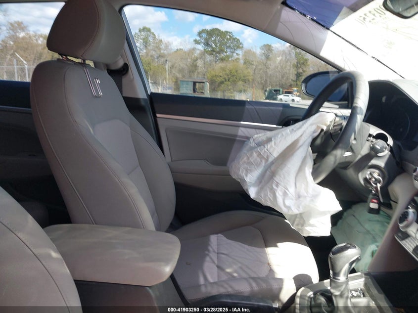 2019 HYUNDAI ELANTRA VIN: KMHD84LF3KU806522