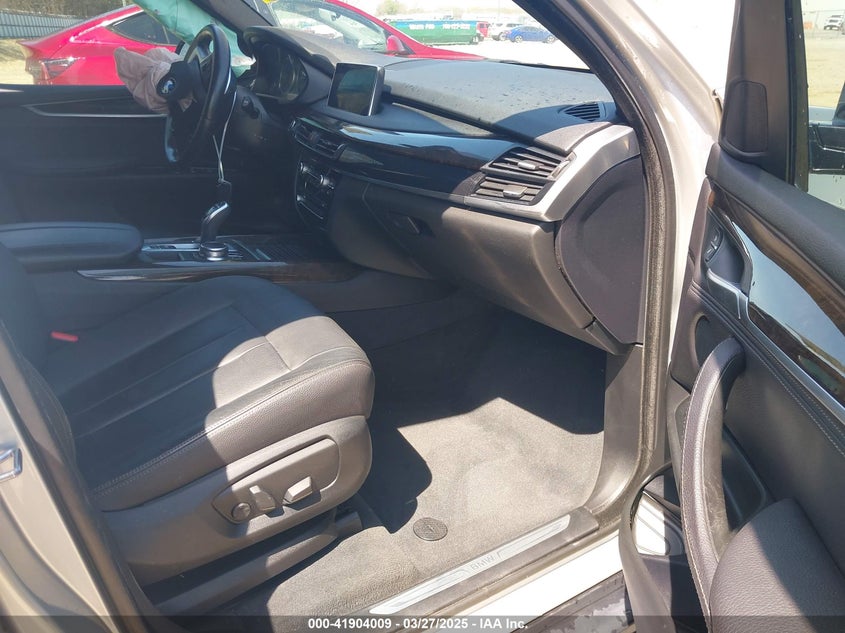2018 BMW X5 VIN: 5UXKR2C59J0Z20923