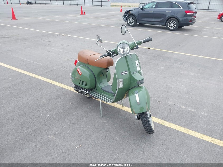 2013 GENUINE SCOOTER CO. STELLA