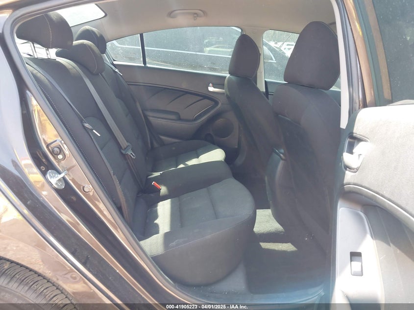 2017 KIA FORTE VIN: 3KPFK4A76HE135445