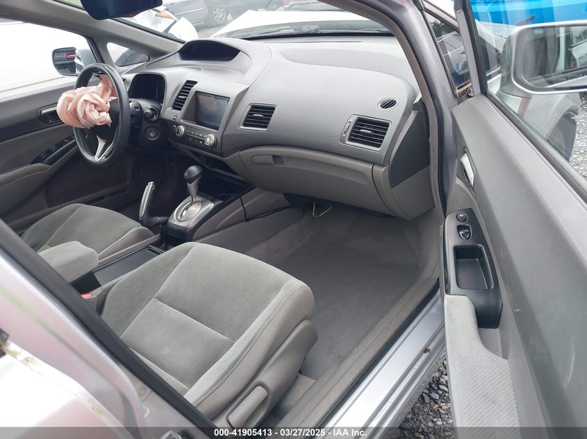 2010 HONDA CIVIC VIN: 2HGFA1F57AH586081