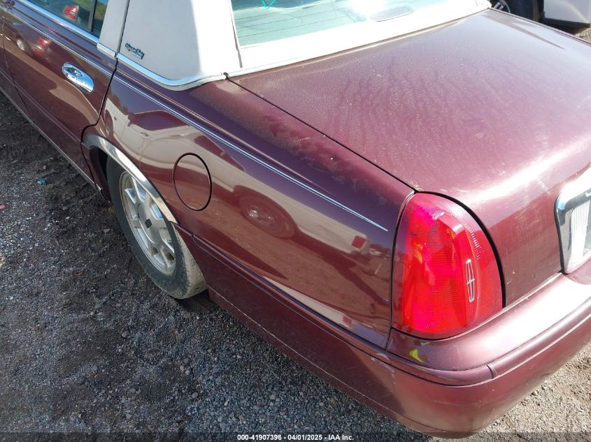 2001 Lincoln Town Car Signature VIN: 1LNHM82W01Y650484 Lot: 41907396