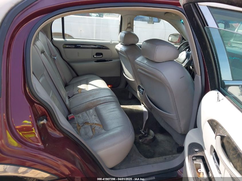 2001 Lincoln Town Car Signature VIN: 1LNHM82W01Y650484 Lot: 41907396