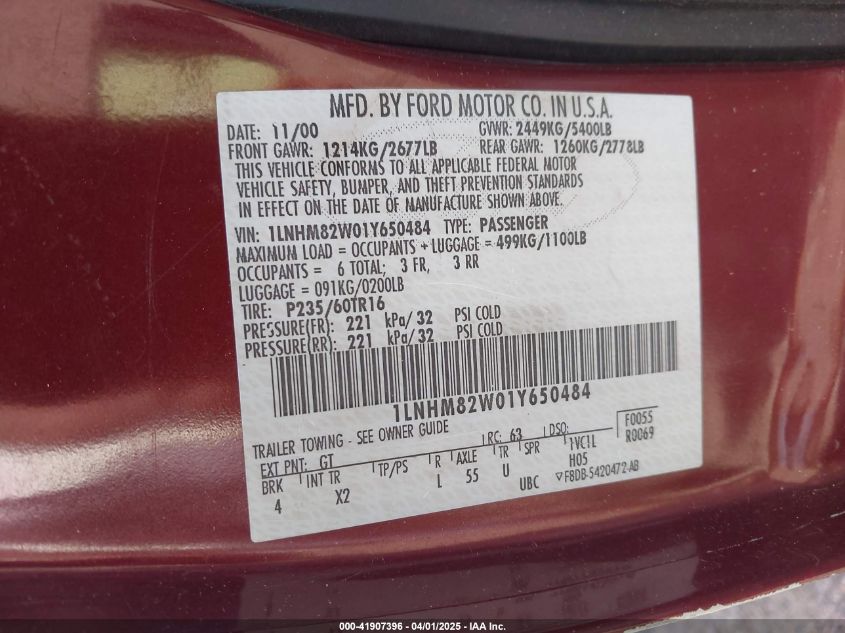 2001 Lincoln Town Car Signature VIN: 1LNHM82W01Y650484 Lot: 41907396