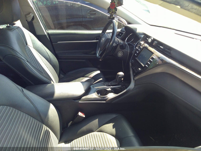 2019 TOYOTA CAMRY VIN: 4T1B11HK5KU740975