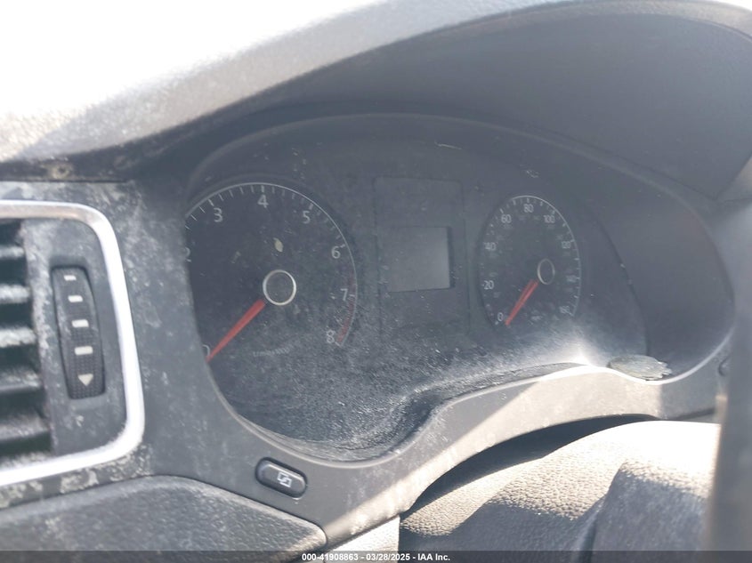 2011 VOLKSWAGEN JETTA VIN: 3VWDZ7AJ5BM305515