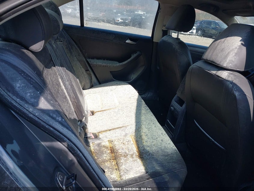 2011 VOLKSWAGEN JETTA VIN: 3VWDZ7AJ5BM305515