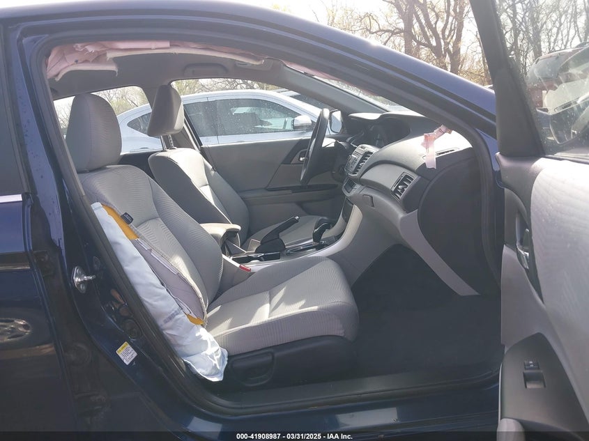 2015 HONDA ACCORD VIN: 1HGCR2F31FA215827