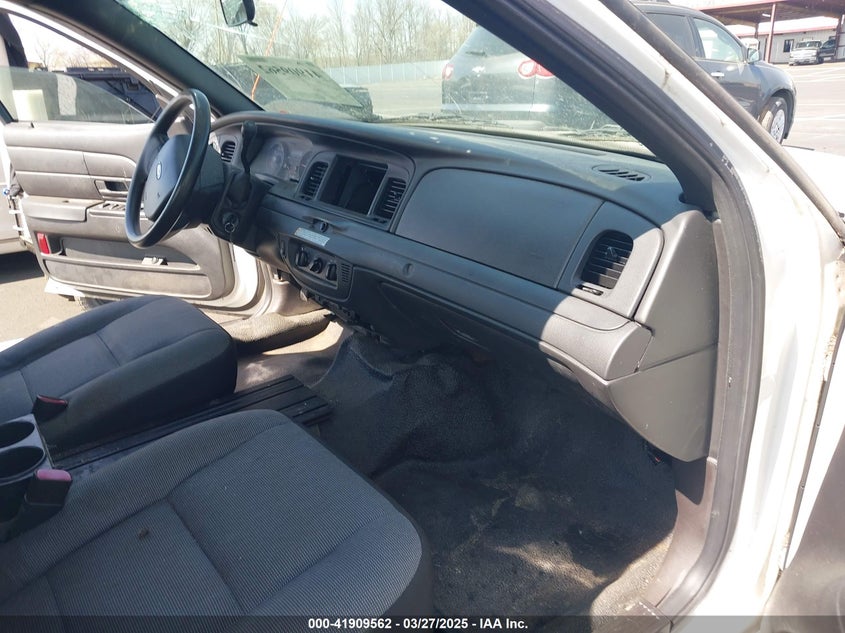 2011 FORD CROWN VICTORIA VIN: 2FABP7BV9BX102025
