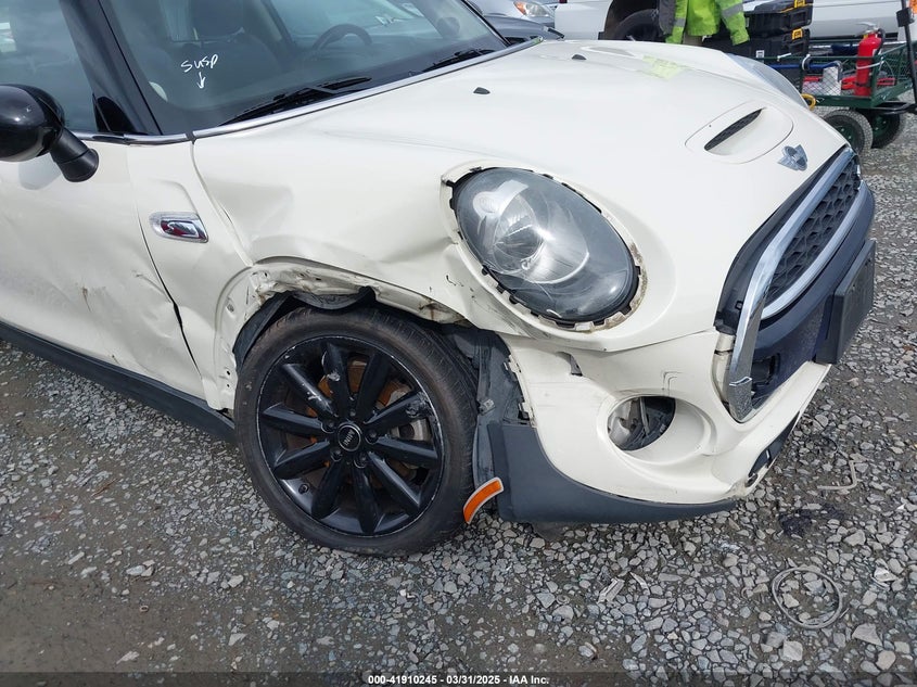 2016 MINI HARDTOP VIN: WMWXP7C59G2A42935