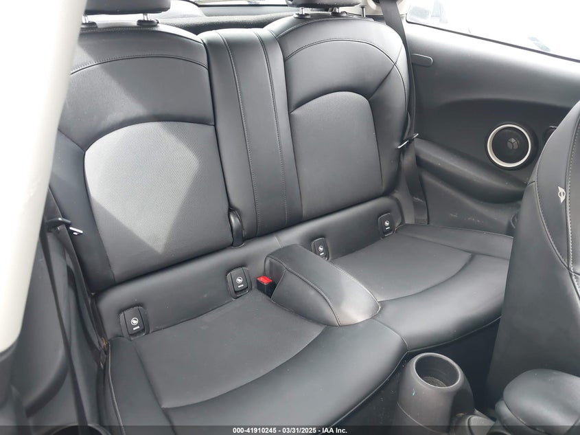 2016 MINI HARDTOP VIN: WMWXP7C59G2A42935