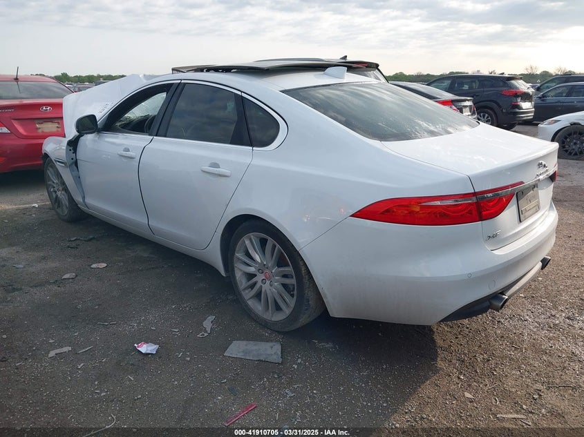 2017 JAGUAR XF VIN: SAJBE4BV8HCY31963