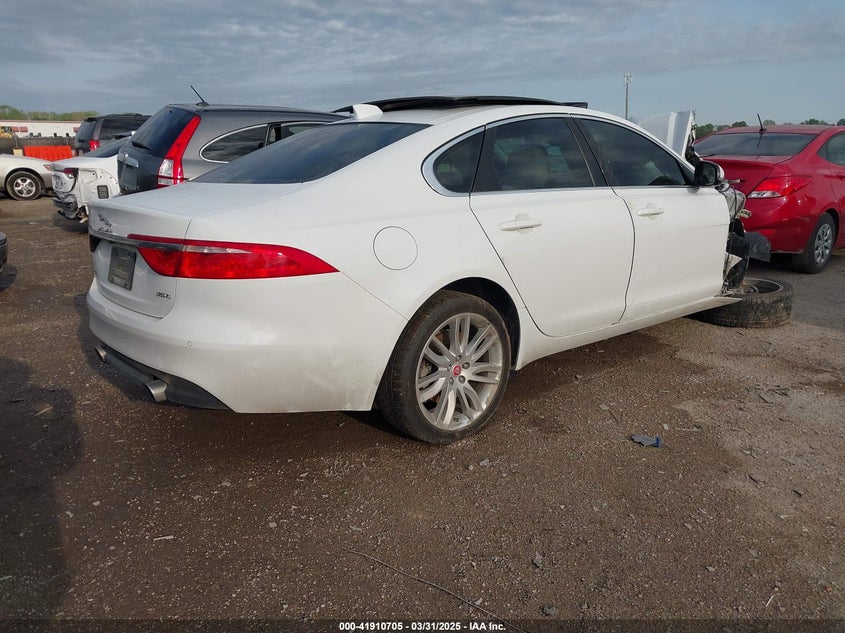 2017 JAGUAR XF VIN: SAJBE4BV8HCY31963