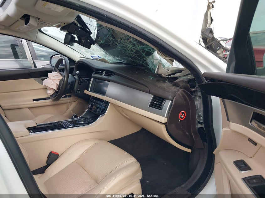 2017 JAGUAR XF VIN: SAJBE4BV8HCY31963