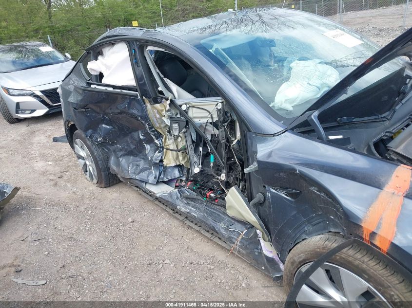 2022 Tesla Model Y Long Range Dual Motor All-Wheel Drive VIN: 7SAYGAEE9NF428833 Lot: 41911465