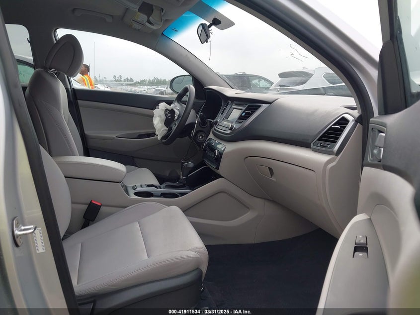 2018 HYUNDAI TUCSON VIN: KM8J23A47JU656140