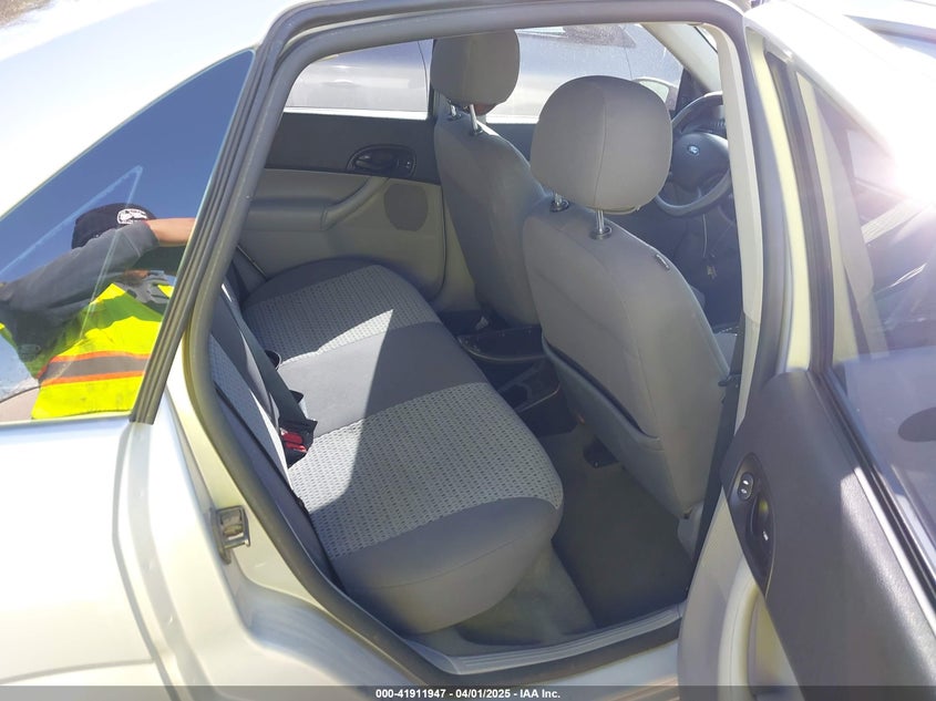 2007 FORD FOCUS VIN: 1FAHP34N07W306683