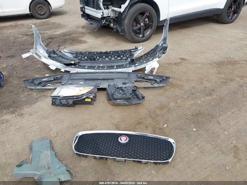 2018 JAGUAR F-PACE 25T PREMIUM - SADCJ2FX7JA295057