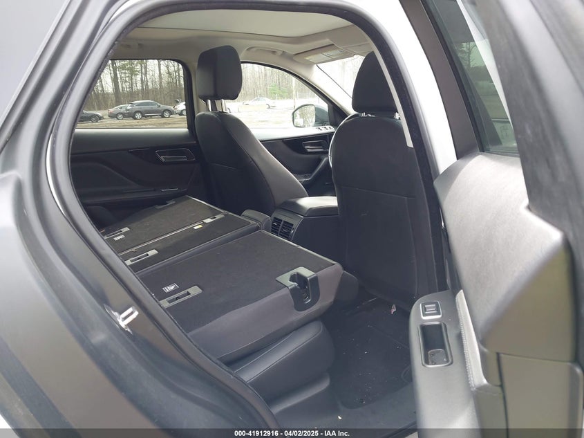 2018 JAGUAR F-PACE 25T PREMIUM - SADCJ2FX7JA295057