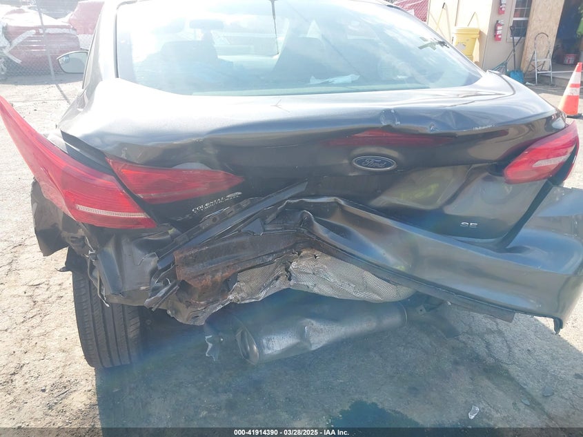 VIN 1FADP3F25JL306401 2018 FORD FOCUS SE