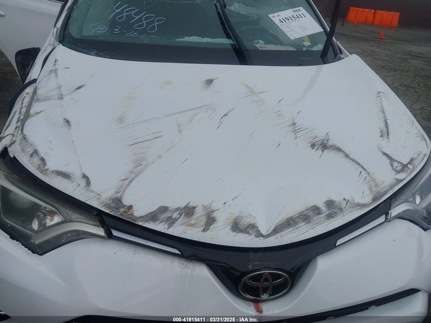 2018 TOYOTA RAV4 XLE - 2T3WFREV0JW452030