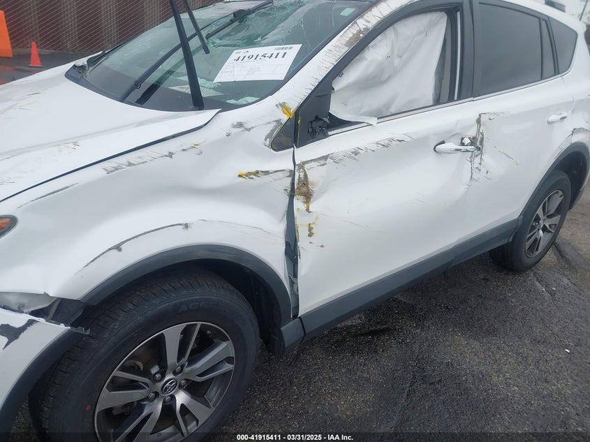 2018 TOYOTA RAV4 XLE - 2T3WFREV0JW452030