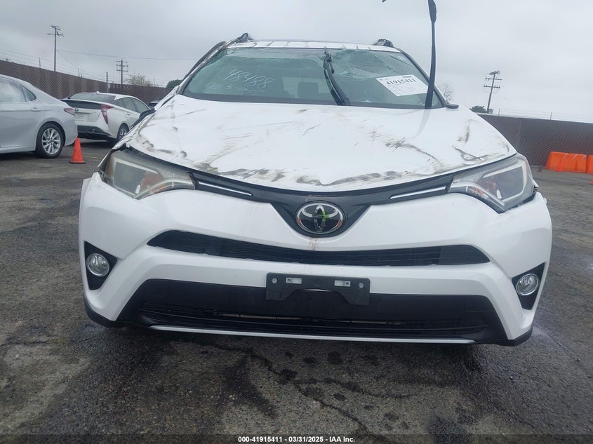 2018 TOYOTA RAV4 XLE - 2T3WFREV0JW452030