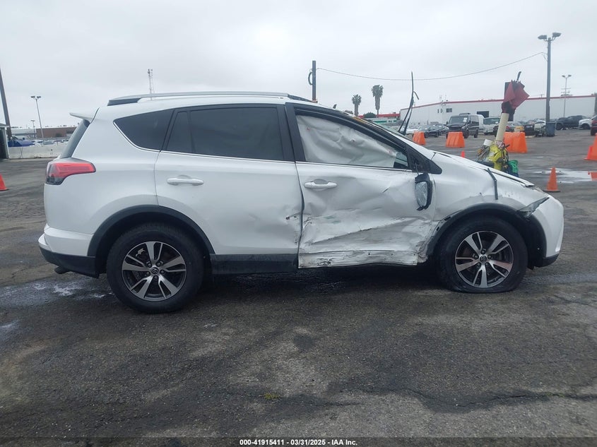 2018 TOYOTA RAV4 XLE - 2T3WFREV0JW452030