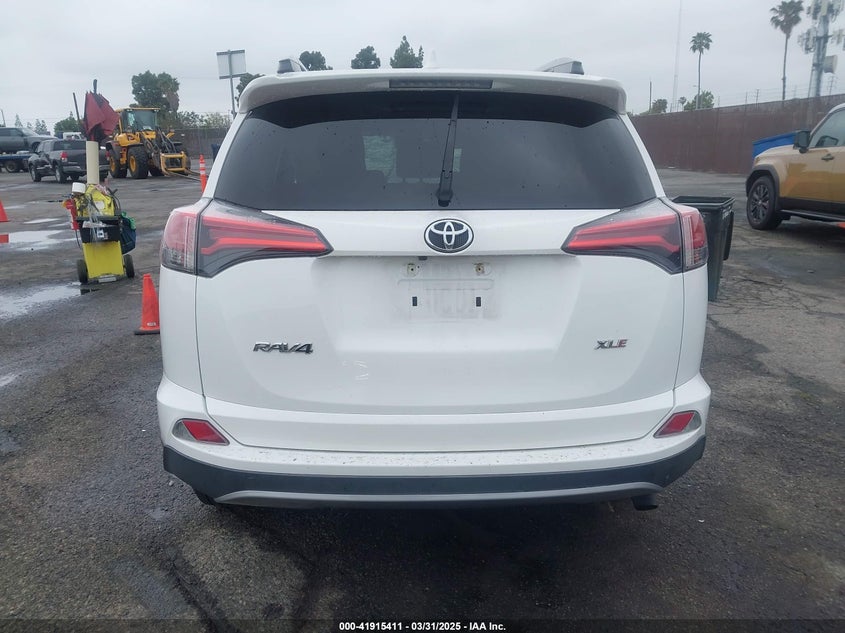2018 TOYOTA RAV4 XLE - 2T3WFREV0JW452030