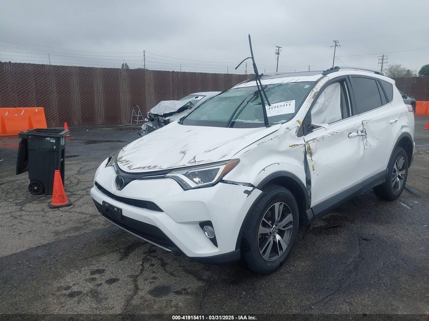 2018 TOYOTA RAV4 XLE - 2T3WFREV0JW452030