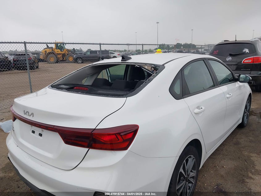 VIN 3KPF24AD7PE669204 2023 KIA FORTE LXS