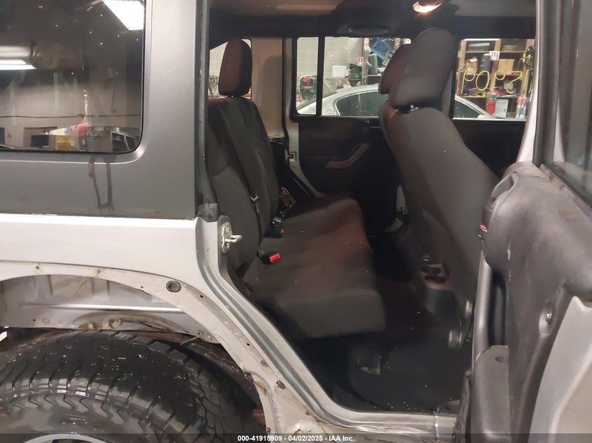2014 JEEP WRANGLER UNLIMITED SPORT - 1C4BJWDG3EL305899