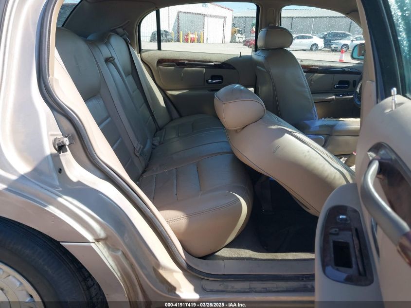 1999 Lincoln Town Car Executive VIN: 1LNHM81W9XY714225 Lot: 41917419