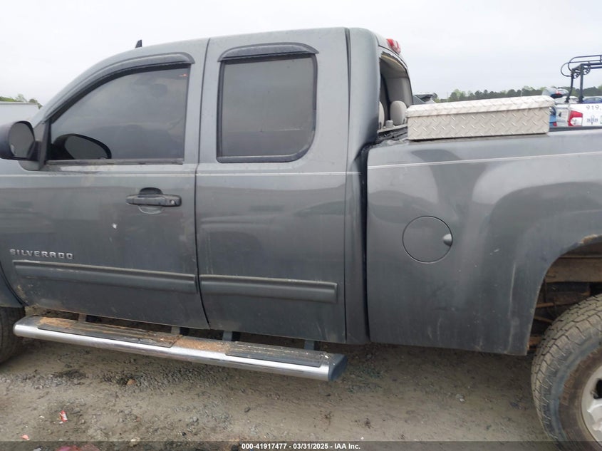 2011 CHEVROLET SILVERADO 1500 VIN: 1GCRKSE3XBZ142158