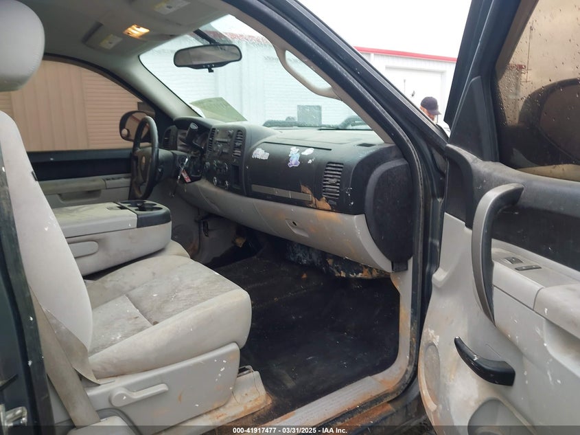 2011 CHEVROLET SILVERADO 1500 VIN: 1GCRKSE3XBZ142158