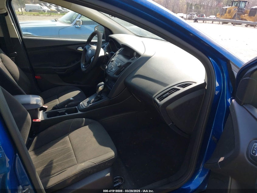 VIN 1FADP3K29JL238044 2018 FORD FOCUS SE